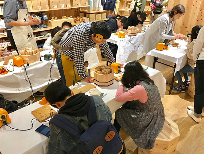 Activation of MOKUIKU (teaching about woods through wooden toys) activities that originated in Hokkaido (MUJI SHARE STAR Hakodate)